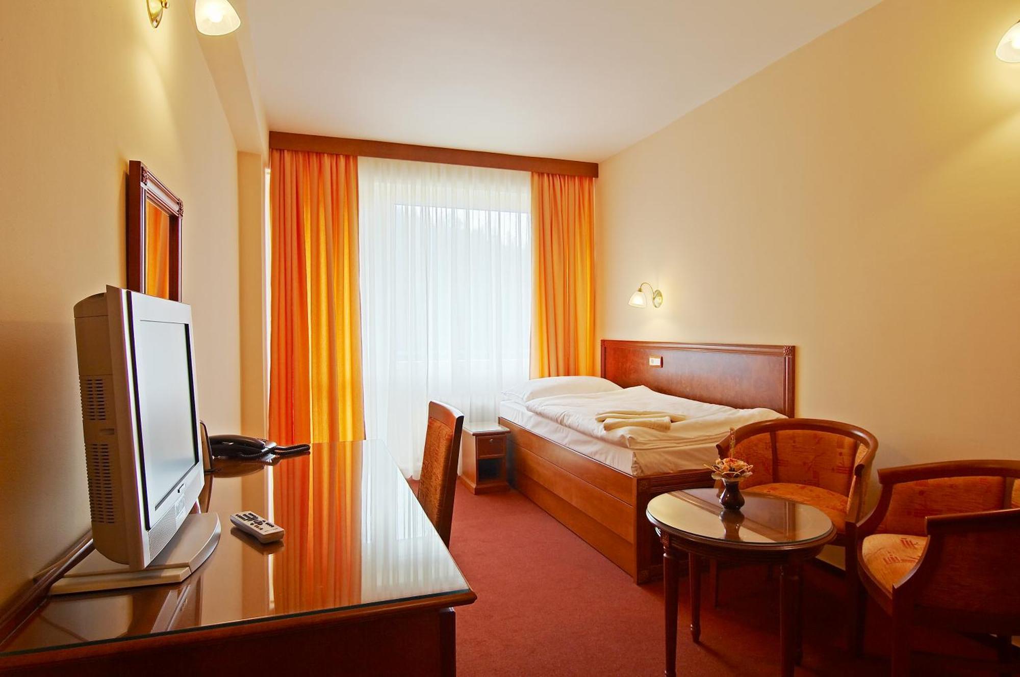 Kupele Brusno - Kupelny Hotel Polana Exterior photo